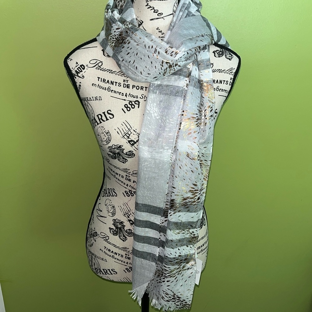 🆕 Arianna By Howard’s Gray and Gold Scarf